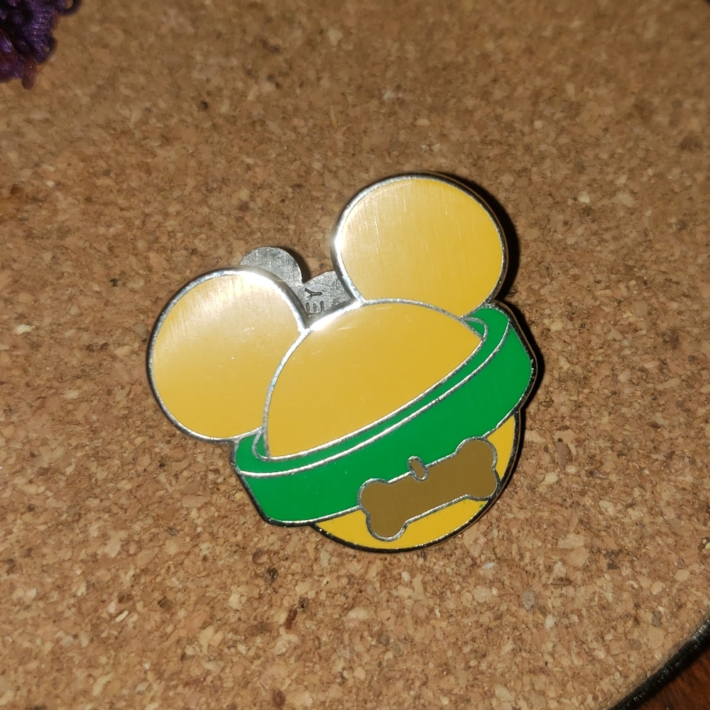 ⭐3 FOR $9, Pluto Mickey Head Disney Trading Pin